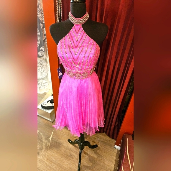 Womens pleated halter dress - Picture 3 of 11